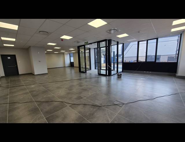 7,283M² WAREHOUSE TO LET IN JET PARK